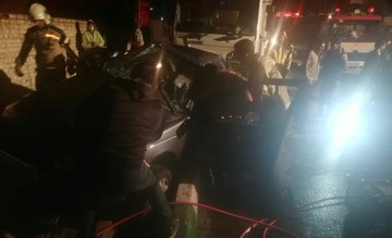 تصاویر | تصادف مرگ‌بار پژو ۴۰۵ با کامیونت در شادآباد