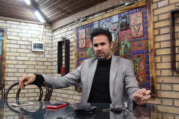 محمد نصرتی، در مراسم فرش قرمز فیلم «گیتی همسر علیرضا»/ عکس 