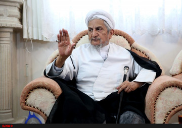 آیت‌الله صانعی: امام می گوید مسجد را برای توسعه جاده می‌توان خراب کرد/ غیرمسلمان کافر نیست