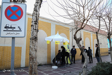 اصلاح رایگان موی سر رهگذران در میدان قزوین