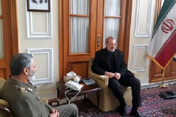 دیدار فرمانده ارتش با رئیس مجلس به خاطر بودجه ارتش دیدار فرمانده ارتش با رئیس مجلس به خاطر بودجه ارتش