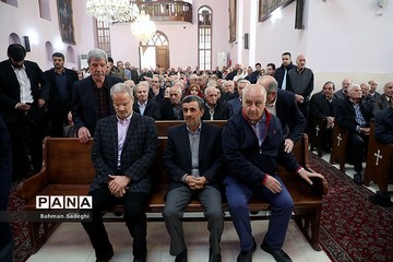 حضور احمدی‌نژاد در مراسم سال نو میلادی  ارامنه شرق تهران