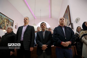 حضور احمدی‌نژاد در مراسم سال نو میلادی  ارامنه شرق تهران
