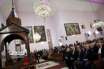 حضور احمدی‌نژاد در مراسم سال نو میلادی  ارامنه شرق تهران
