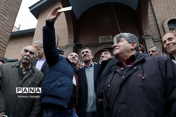 حضور احمدی‌نژاد در مراسم سال نو میلادی  ارامنه شرق تهران