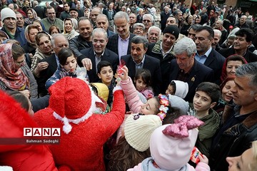 حضور احمدی‌نژاد در مراسم سال نو میلادی  ارامنه شرق تهران