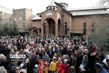 حضور احمدی‌نژاد در مراسم سال نو میلادی  ارامنه شرق تهران