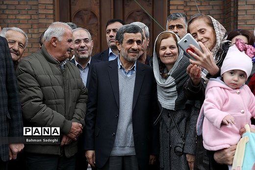 حضور احمدی‌نژاد در مراسم سال نو میلادی  ارامنه شرق تهران