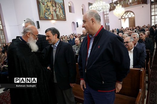 حضور احمدی‌نژاد در مراسم سال نو میلادی  ارامنه شرق تهران
