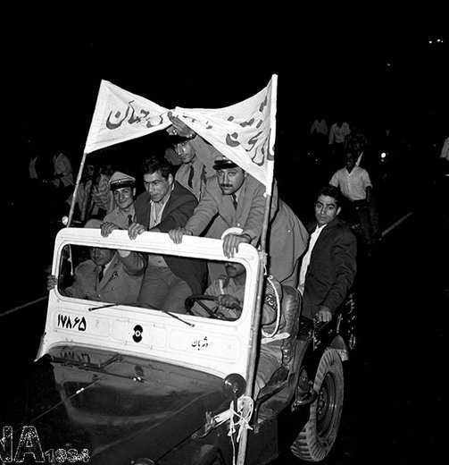 استقبال مردم از تیم ملی کشتی ایران، پس از قهرمانی در مسابقات جهانی کشتی 1961- یوکوهاما- ژاپن - 1340