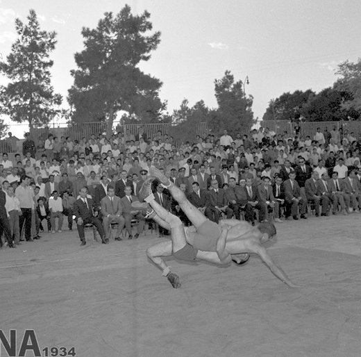 مراسم اعزام قهرمانان تیم ملی کشتی عضو باشگاه راه آهن، به مسابقات المپیک 1964 توکیو - 1343
