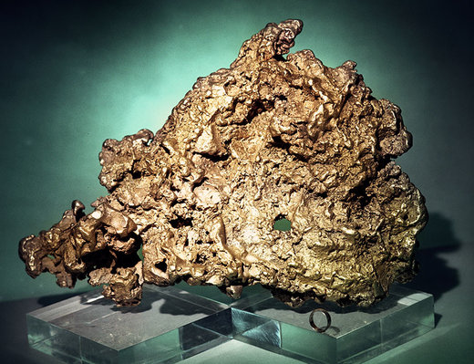 این قطعه طلا به وزن 36.2 کیلوگرم در سال 1842 در میاس روسیه کشف شد، میزان طلای خوب آن 32.94 کیلوگرم یا 1,059 اونس است و در کرملین مسکو نمایش داده می‌شود