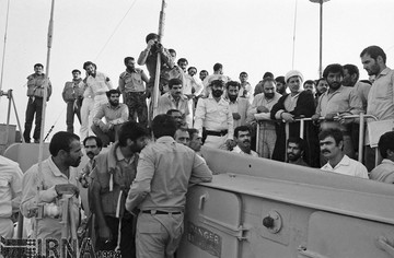 آیت الله اکبر هاشمی رفسنجانی رئیس مجلس شورای اسلامی سال 1362 به جنوب کشور سفر کرد