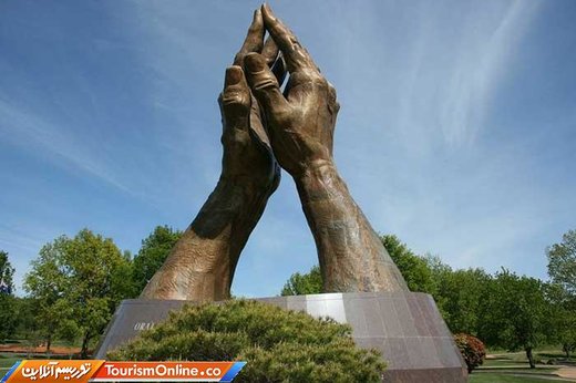 دستان در حال دعا در تالسا-آمریکا-جنس برنز و ارتفاع 18 متر