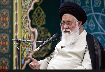 علم‌الهدی: در اجرای اقتصاد مقاومتی درجا می‌زنیم/ چشم ما به چهار تا لبخند اروپایی کافر است