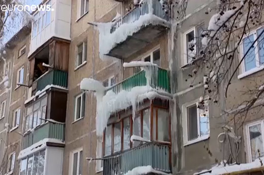 فیلم | قندیل بستن خانهها در سرما روسیه فیلم | قندیل بستن خانهها در سرما روسیه