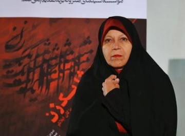 فائزه هاشمی: زنی از شوهرش شکایت کند که مرا کتک می‌زند، می‌گویم تو هم بزن/ روزنامه‌ام را به دلیل انتشار خبری بستند که همان خبر در لثارات هم چاپ شد