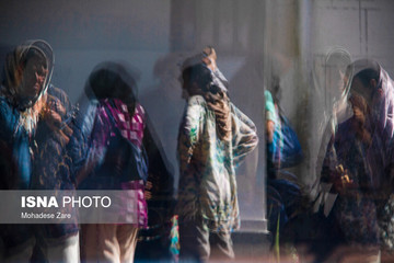 یکی از مهمترین عوامل تاثیرگذار در کاهش گرایش زنان به مصرف موادمخدر انجام دادن اقدامات فرهنگی است، برای نمونه تبلیغات اشتباهی که بیان‌کننده کاهش وزن، افزایش نشاط و تحرک با مصرف شیشه است در این زمینه بسیار مخرب بوده و اثرات منفی به‌همراه دارد