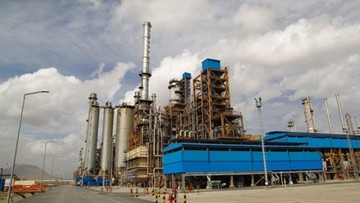 تصاویر متفاوت ۲ ماهواره آمریکایی و اروپایی از پالایشگاه آبادان؛ از بمباران‎های پیاپی در جنگ تحمیلی تا نفس راحت در سایه امنیت