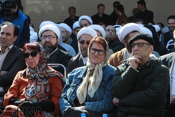 حسین محب اهری در مراسم آغاز طرح ساماندهی و احیای درختان چنار خیابان ولیعصر (عج) در اسفند 1396 شرکت می کند
