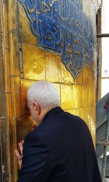 حضور محمدجواد ظریف در حرم امام حسین(ع)