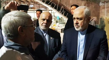 حضور محمدجواد ظریف در حرم امام حسین(ع)