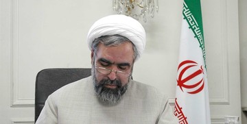 حسینیان: آمریکا فرودگاه دورافتاده و زمان شب را برای ورود پهلوی انتخاب کرد