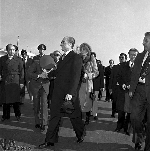 26 دی 1357؛ فرار شاه از ایران