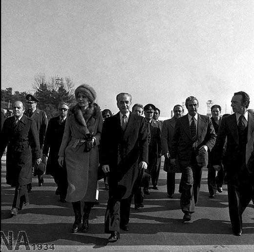 26 دی 1357؛ فرار شاه از ایران