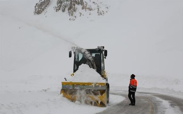 جاده کندوان به علت برف سنگین بسته شد