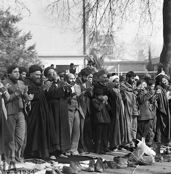 28 دی 1358؛ نخستین نماز جمعه به امامت آیت الله خامنه ای
