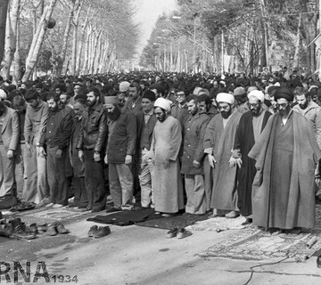 28 دی 1358؛ نخستین نماز جمعه به امامت آیت الله خامنه ای