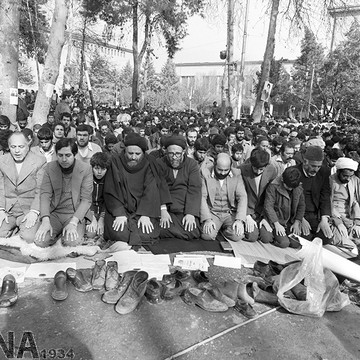 28 دی 1358؛ نخستین نماز جمعه به امامت آیت الله خامنه ای