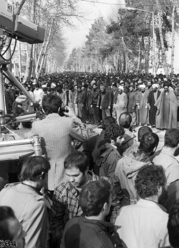 28 دی 1358؛ نخستین نماز جمعه به امامت آیت الله خامنه ای