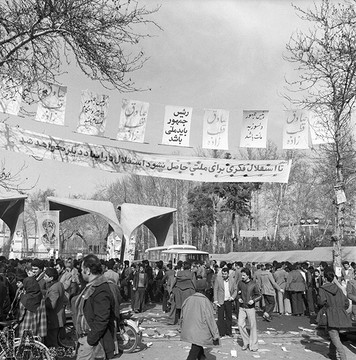 28 دی 1358؛ نخستین نماز جمعه به امامت آیت الله خامنه ای