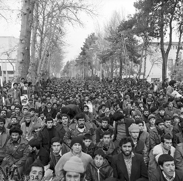 28 دی 1358؛ نخستین نماز جمعه به امامت آیت الله خامنه ای
