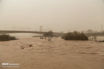 گرد و خاک در آسمان اهواز