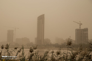 گرد و خاک در آسمان اهواز
