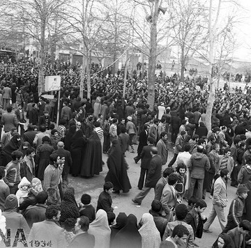 29 دی 1357؛ راهپیمایی میلیونی مردم در حمایت از حضرت امام خمینی (ره)