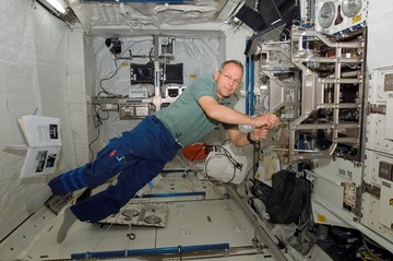 نصب قفسه پزشکی هوشمند در ایستگاه فضایی بین‌المللی