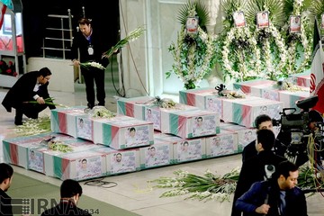 تشییع پیکر ۱۶ آتش‌نشان شهید حادثه پلاسکو