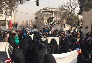 تجمع مقابل سفارت سوئیس در اعتراض به بازداشت مرضیه هاشمی