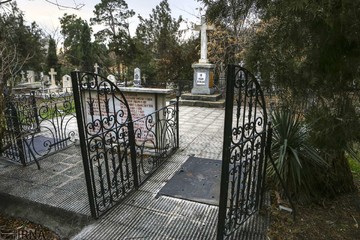 گورستان ارامنه دولاب