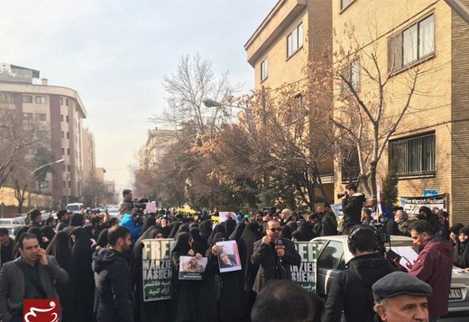 تجمع مقابل سفارت سوئیس در اعتراض به بازداشت مرضیه هاشمی