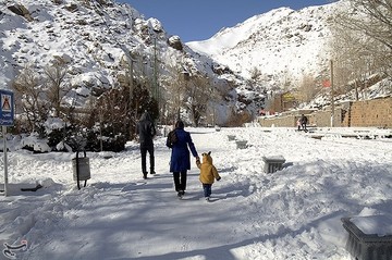 طبیعت زمستانی آبشار گنجنامه