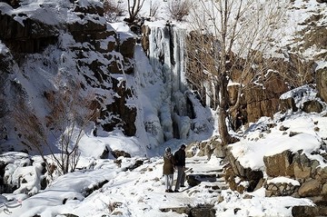 طبیعت زمستانی آبشار گنجنامه