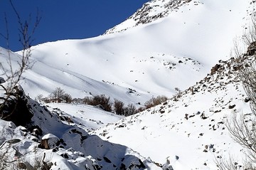طبیعت زمستانی آبشار گنجنامه