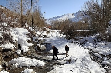 طبیعت زمستانی آبشار گنجنامه