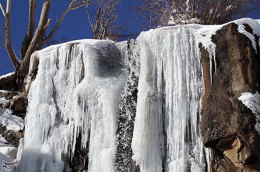 طبیعت زمستانی آبشار گنجنامه