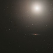 تصویری از یک کهکشان بیضوی باشکوه